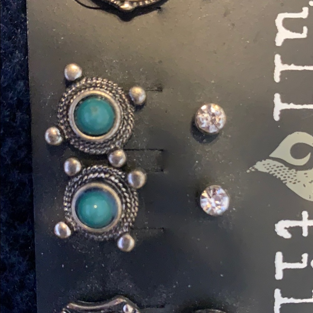 Earring - Picture 3 of 5